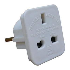 ADAPTATEUR 230V MALE SCHUKO / FEMELLE ANGLAISE