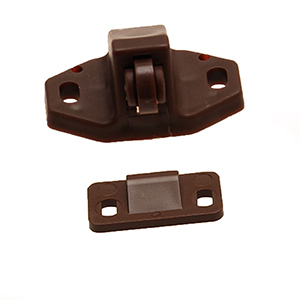 1 LOQUETEAU EN PLASTIQUE COLORIS MARRON*